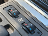 【シートヒーター&ベンチレーション】夏場は涼しい風でお尻や背中の熱やムレを防ぎ、冬はエアコンよりも早く温まってポカポカに!季節を問わず快適に過ごせます。