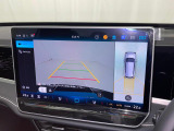 アラウンドビューモニター。バックカメラはもちろん車を上空から見たようなカメラで周囲の様子をモニターできます。