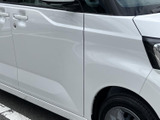 広々とした室内空間が魅力。運転席からの視界も広く、運転しやすい環境です。快適なドライブをサポートする機能も充実しています。