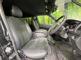 運転席シート廻りは使用感も少なく、良好な状態となっています。丁寧に使われていたことがよくわかりますね。