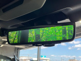 【スマートリヤビューミラー】後席の大きな荷物や同乗者で後方が確認しづらい時でも安心!カメラが撮影した車両後方の映像をルームミラー内に表示。クリアな視界で状況の確認が可能です!