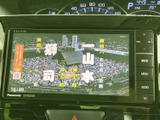 停車中に楽しめるTV機能。長距離移動や待ち時間も快適に過ごせます。車内でのリラックスタイムに最適です。