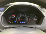 視認性の高いメーター類が、運転に必要な情報を分かりやすく表示します。運転状況を常に把握でき、安全運転をサポートします。