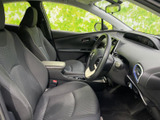 広々とした室内空間が快適。運転席からの視界は広く、操作性にも優れています。長距離ドライブでも疲れにくい、うれしい工夫が満載です。