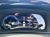 見やすいメーター類は、運転に必要な情報を的確にドライバーに伝えます。洗練されたデザインも魅力で、運転するたびに気分を高めてくれます。