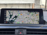 【純正ナビゲーション】BMWのナビゲーションは操作性も良く、詳細な地図情報と交通状況を見やすく表示し、快適なドライビングをサポートしながら目的地までナビゲートします。