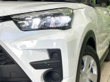 【LEDヘッドライト】悪天候や夜間走行時も良好な視界を確保し安心して運転できる高輝度LEDヘッドライトを装備!点灯速度が早く、消費電力も抑えられています。