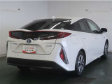 燃費の良さと静かな走りが魅力のハイブリッド車。ガソリン代を抑えながら、快適でスムーズなドライブを楽しめます。