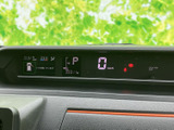視認性の高いメーターパネルで、運転に必要な情報を的確に把握できます。ドライバーに優しい使いやすさを実現したデザインです。