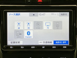 多彩な情報を表示するモニターで、快適なカーライフをサポートします。設定変更も簡単に行え、自分好みにカスタマイズ可能です。