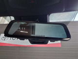 {デジタルインナーミラー} 車両後方カメラの映像をディスプレイに表示する事で、ヘッドレストや荷物で視界を遮られず後方を確認できるにで安心です。