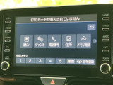お好みの音楽を高品質で楽しめます。様々なソースに対応しており、長距離ドライブも飽きさせません。使いやすいインターフェースも魅力です。
