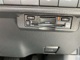 高速道路で便利な【ETC2.0】を装備しています。光ビーコン搭載で渋滞情報などナビゲーションと連動することで機能も充実いたします。他、観光施設に立ち寄るための高速料金割引サービス等もございます。