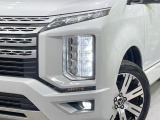 【LEDヘッドライト】悪天候や夜間走行時も良好な視界を確保し安心して運転できる高輝度LEDヘッドライトを装備!点灯速度が早く、消費電力も抑えられています。