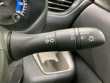 操作しやすい位置に配置されたウインカーレバー。直感的に操作でき、安全な車線変更をサポートします。細部までこだわった設計が魅力です。