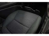 急ブレーキ時などに助手席に置いたバッグや荷物の脱落防止に役立ちます♪