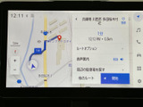 高精細な地図表示で、運転に集中できます。周辺情報もわかりやすく表示され、スムーズな目的地への到着をサポートします。
