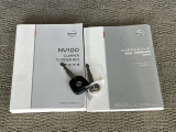 取り扱い説明書。リモコンキーがついています。