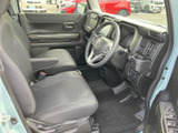 運転席からの視界は良好で、運転操作もスムーズに行えます。座り心地の良いシートが、快適なドライブをサポートします。