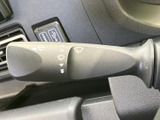 雨天時でもクリアな視界を確保。操作も簡単で、悪天候時でも安全な運転をサポートします。