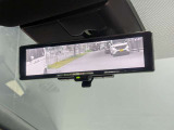 後方のカメラ映像を映し出すインテリジェント ルームミラーを装備。後席の乗員や荷物で視界が遮られることなく、クリアな後方視界を確保できます。
