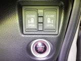 【電動スライドドア】隣の車との距離が近い駐車場でも、ぶつける心配をせずスムーズに開閉。限られたスペースを賢く使う、暮らしに寄り添った設計が魅力です。