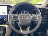 【純正革巻きステアリング】上質な革を使用することで、手にしっかり馴染みとても運転しやすいハンドルです♪