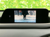 停車中にテレビや映像を楽しめます。後部座席での移動時間を快適に過ごせる便利な機能です。ロングドライブに最適です。
