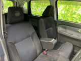 開放感のある室内空間が広がります。運転席からの視界も広く、運転操作もスムーズに行えます。快適なドライブをお楽しみください。