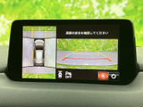 狭い場所での駐車も安心。後方の状況を画面で確認できるので、安全に駐車操作を行えます。運転初心者の方にもおすすめです。