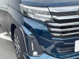 【LEDヘッドライト】悪天候や夜間走行時も良好な視界を確保し安心して運転できる高輝度LEDヘッドライトを装備!点灯速度が早く、消費電力も抑えられています。