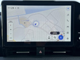 高精細な地図表示で、目的地までスムーズに案内。周辺情報も充実しており、初めての場所でも安心して運転できます。渋滞情報もリアルタイムで確認できます。