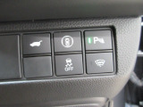 パーキングセンサーや横滑りを防ぐVSA等のスイッチ類は運転席の右側、手の届きやすい位置にあります。