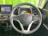 インテリアに合わせたデザインのステアリングは、運転される方のことも考え、運転しやすい形状、大きさです。是非一度、実際に触ってお確かめください。
