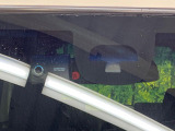 【シティブレーキアクティブシステム】低速走行中に前方の車両等を認識し、衝突しそうな時は警報とブレーキで衝突回避と被害軽減をアシスト。より安全にドライブをお楽しみいただけます。