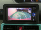 車両後方の映像を映すバックモニター。進路を確認しながら安全に車庫入れできます。