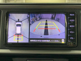 バックモニターで、後方を確認しながら安心して駐車することができます。※カメラが映し出す範囲は限られています。必ず車両周辺の安全を直接確認してください。
