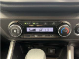 オートエアコンは、気温を設定すれば自動調整。車内をいつでも快適空間にしてくれます♪