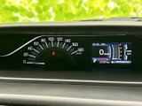 視認性の高いメーター類は、運転に必要な情報を的確に伝えます。運転に集中できる、シンプルなデザイン。