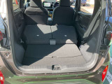 シートを倒して更にお荷物積めちゃいます。レジャーやショッピングに大活躍。