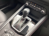 アクセルペダルを踏み込む量や速さに応じて変速パターンをし、人馬一体の運転感覚を発揮してくれる6速オートマ!
