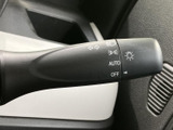 操作しやすいウインカーレバーで、安全な車線変更をサポート。直感的に操作でき、スムーズな運転を可能にします。