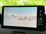 停車中にテレビや映像コンテンツを楽しめるTVモニター。休憩時間や待ち時間に、エンターテインメントを満喫できます。