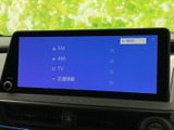 お好みの音楽をクリアな音質で楽しめます。様々なソースに対応し、快適な車内空間を演出します。Bluetooth接続も可能です。