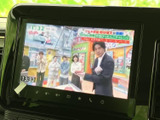 停車中に映像を楽しめるTV機能。休憩時間などに、リラックスした時間をお過ごしいただけます。(※運転中の視聴は法律で禁止されています)。