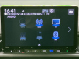 高音質なサウンドで、車内を音楽空間に変えます。お気に入りの音楽を聴きながら、快適なドライブを楽しみましょう。