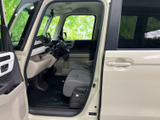 運転席周りはシンプルで使いやすく、操作性も抜群です。必要な情報が視認しやすく、安全な運転をサポートします。快適な運転空間です。