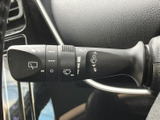 雨天時でもクリアな視界を確保できるワイパーレバー。運転状況に合わせて、最適なワイパー作動を選択できます。