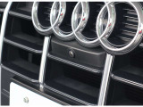 ★アダプティブ クルーズコントロール★設定速度や先行車との車間距離を維持し、流れに合わせて速度の上げ下げを自動調整します。障害物を検知すると、警告音やDISのディスプレイで警告が促されます。