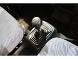 5速MTのお車です♪直感的な操作を楽しむことができます!